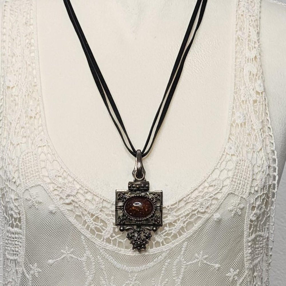 Pendant charm necklace in the Victorian Style